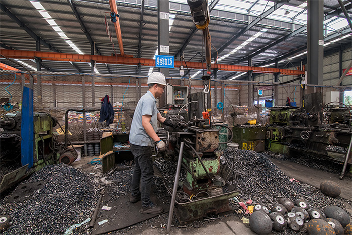 鄂尔多斯网架配件-螺栓球加工车间